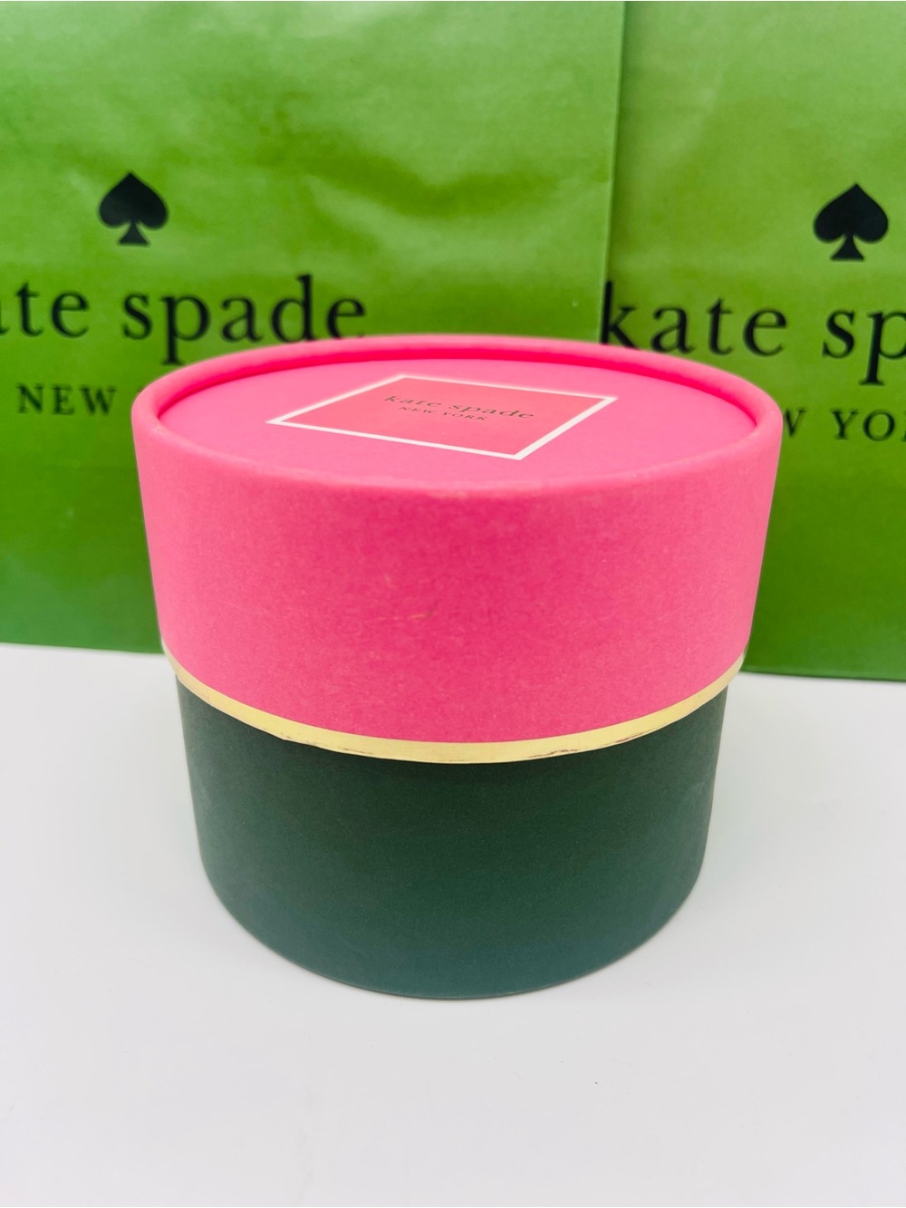 kate spade Hot Pink & Dark Green Round Gift Box with Gold Trim New - Picture 10 of 16